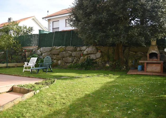 Chalet En Urbanizacion Con Piscina